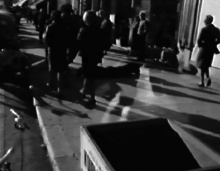 Ben | capture d'écran du film de la performance "Se coucher dans la rue", 1963 | Activation de la performance à Nice en 1966 | © Ben - ADAGP, Paris 2012 | photographie : © DR | courtesy de l'artiste